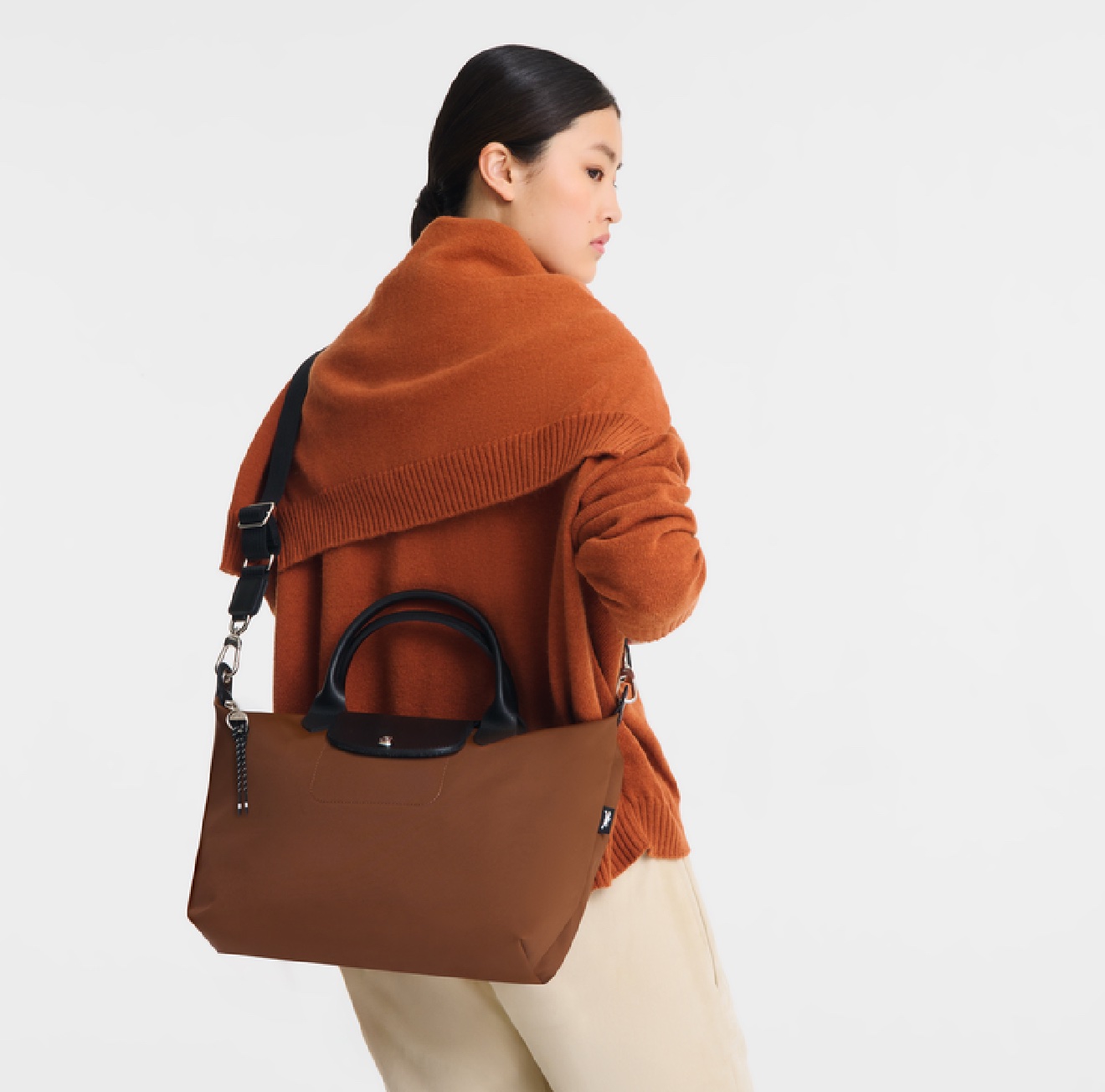 Le Pliage Energy M Handbag Chocolate - Image 2