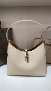 Longchamp Roseau Shoulder Beige (otw Malaysia,2 weeks)